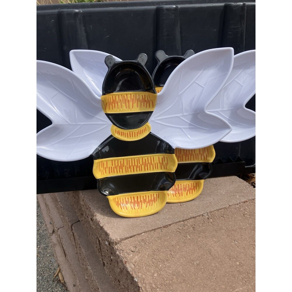Novogratz Bee Shaped Melamine Serving Trays Set of 2 Bumblebee 16” HTF